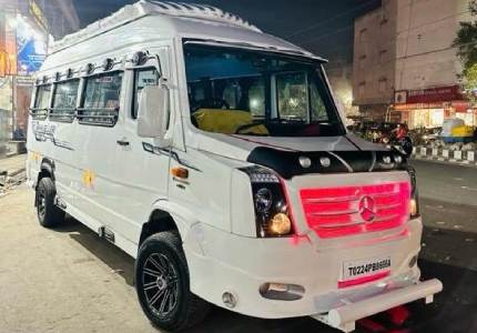 17 Seater Tempo Traveller
